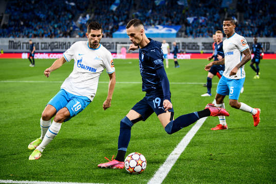 Aleksei Sutormin of Zenit and Veljko Birmancevic of Malmö