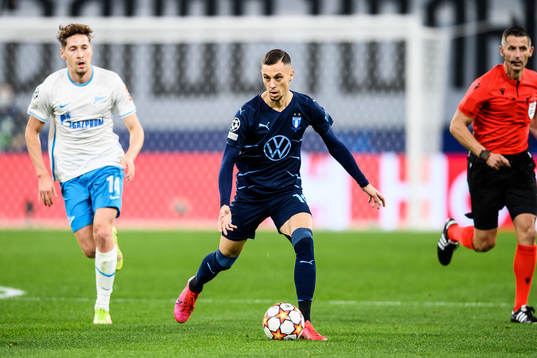 Daler Kuzyaev of Zenit and Veljko Birmancevic of Malmö FF