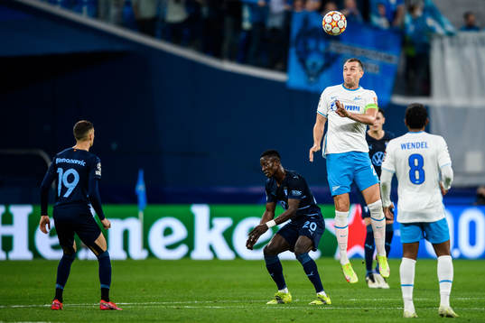 Artem Dzyuba of Zenit and Bonke Innocent of Malmö FF