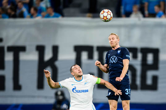 Artem Dzyuba of Zenit and Franz Brorsson of Malmö FF