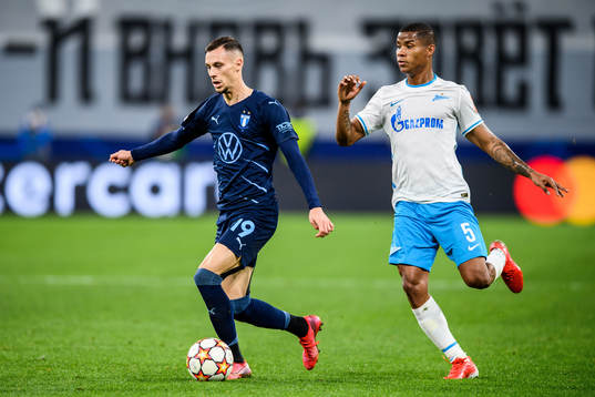 Veljko Birmancevic of Malmö FF and Wilmar Barrios of Zenit