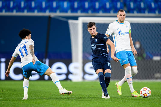 Artem Dzyuba of Zenit and Anel Ahmedhodzic of Malmö FF