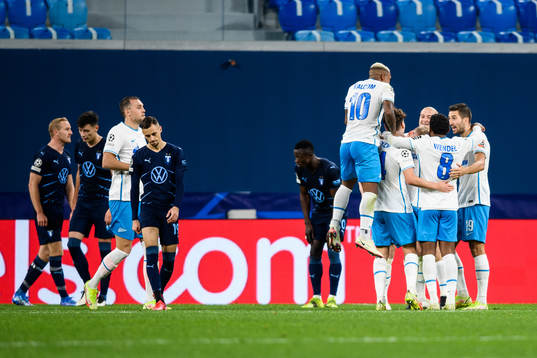 Daler Kuzyaev of Zenit celebrates with teammates