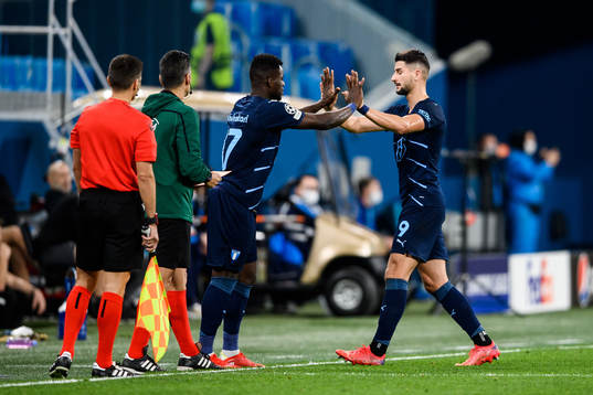 Antonio Colak (r) is being substitued for Malik Abubakari