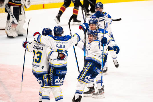 Leksands Mikael Ruohomaa och Calle Själin jublar med