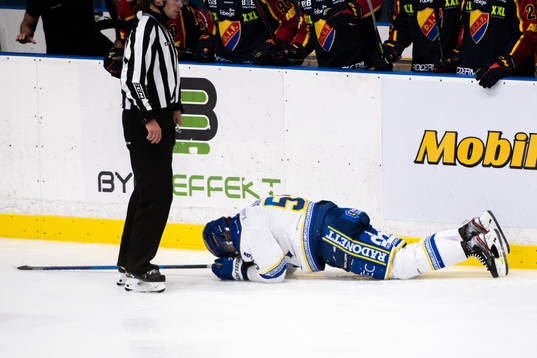 Leksands Jonas Ahnelöv har ont