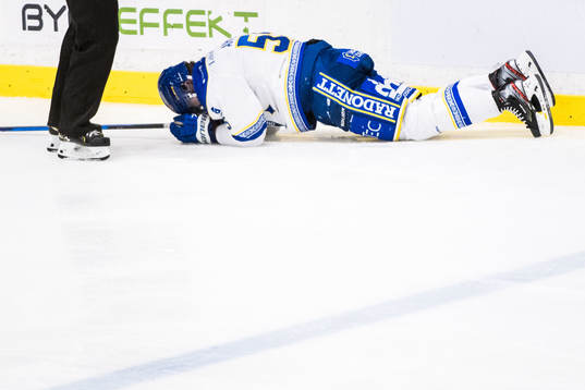 Leksands Jonas Ahnelöv har ont