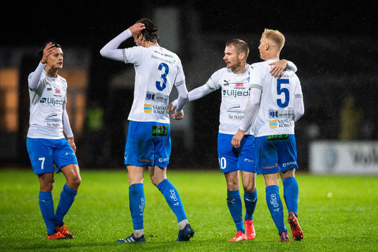 Värnamos Freddy Winsth och Victor Larsson jublar