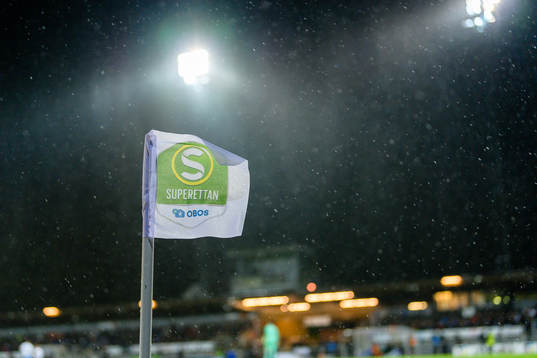 Hörnflagga med Superettan logo