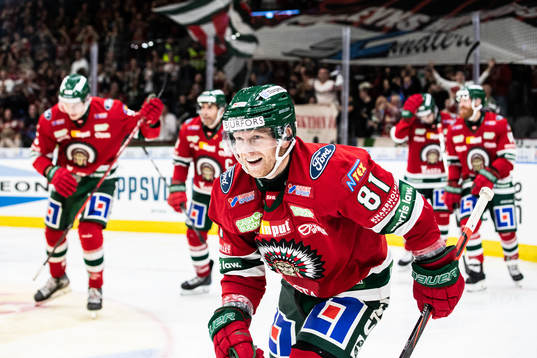 Frölundas Ryan Lasch jublar med lagkamrater