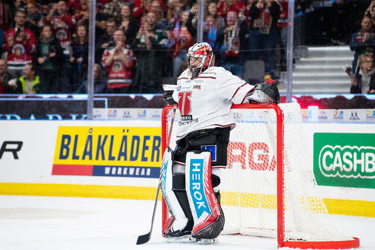 Örebros målvakt Jhonas Enroth deppar