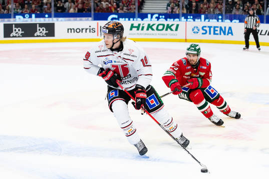 Örebros Rodrigo Abols före Frölundas Michael Spacek