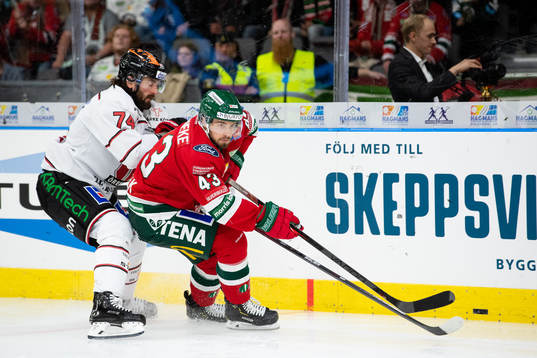 Örebros Nick Ebert och Frölundas Michael Spacek
