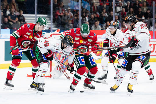 Örebros Elias Ekström och Petr Zámorský mot Frölundas