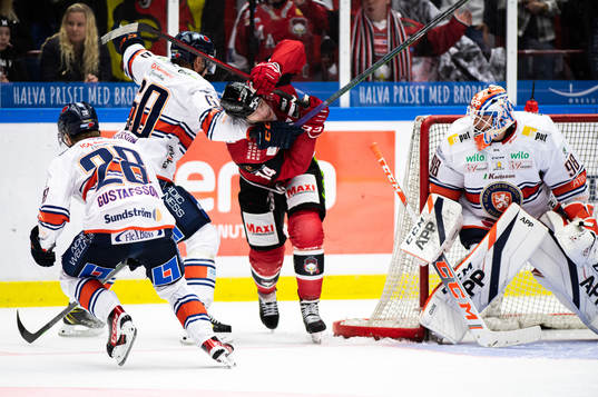 Växjös Erik Josefsson  mot Malmö Redhawks Carl Söderberg