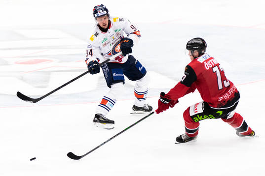 Växjös Joel Persson och Malmö Redhawks Kalle Östman