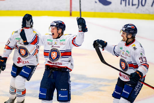 Växjös Richard Gynge och Julius Nättinen jublar