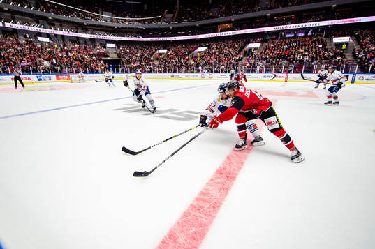 Växjös Arvid Lundberg och Malmö Redhawks Jaedon