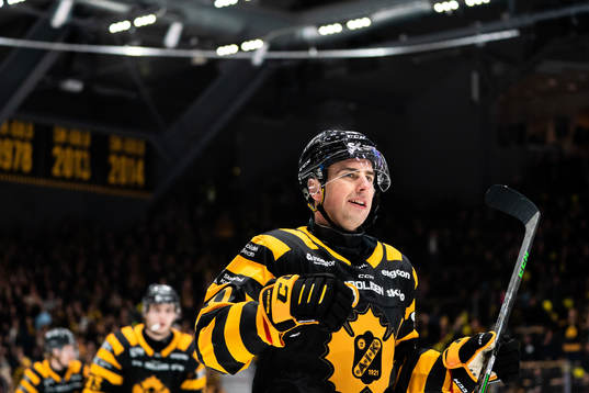 Skellefteås Joakim Lindström jublar