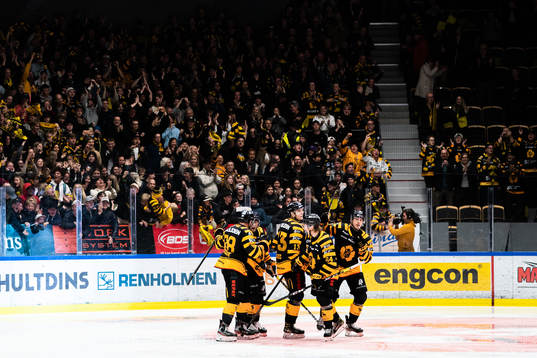 Skellefteås Joakim Lindström jublar
