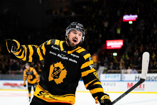 Skellefteås Jayce Hawryluk jublar