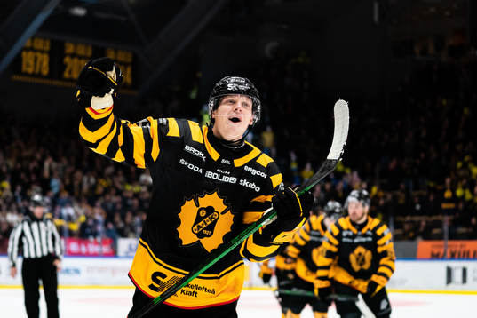 Skellefteås Linus Lindström jublar