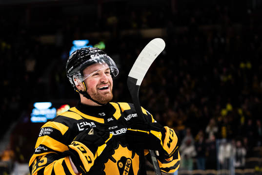 Skellefteås Adam Mascherin jublar