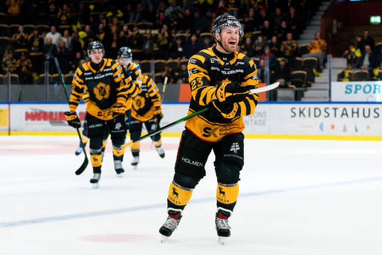 Skellefteås Adam Mascherin jublar