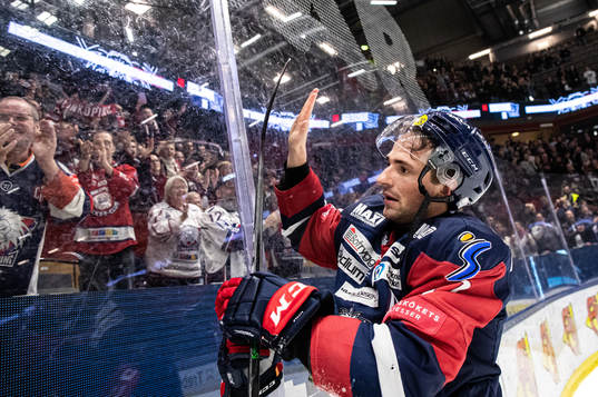 Linköpings Broc Little jublar med supportar