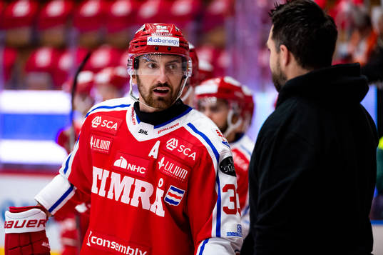Timrås Albin Lundin och materialförvaltare John Westin