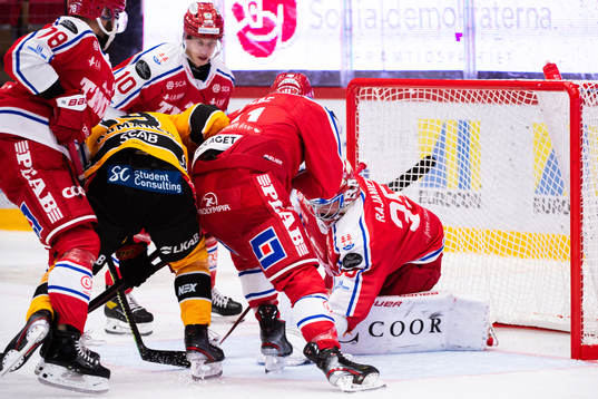 Luleås Konstantin Komarek och Timrås Nolan Zajac