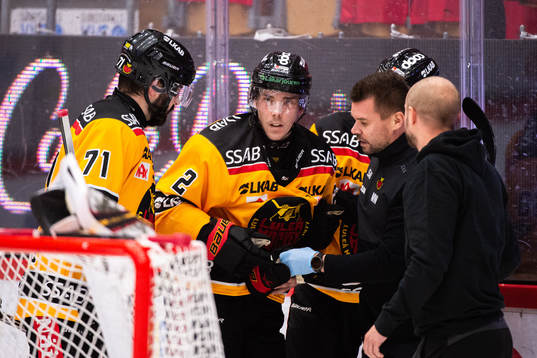 Luleås Fredrik Styrman får hjälp