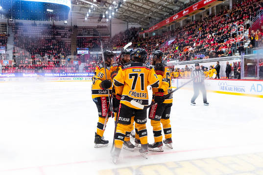 Luleås Linus Fröberg jublar