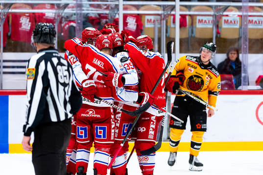 Timrå och Ty Rattie jublar