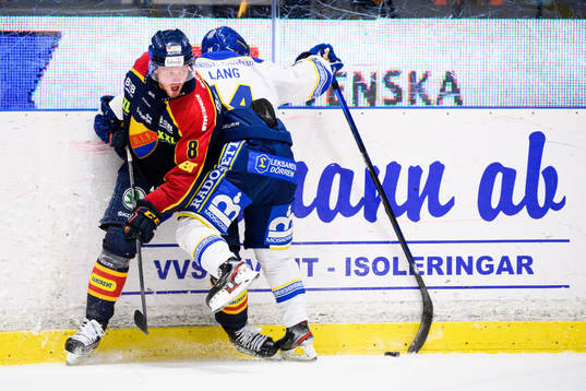 Djurgårdens Linus Arnesson och Leksands Oskar Lang