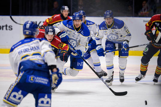 Djurgårdens Sebastian Strandberg och Leksands Jon Knuts