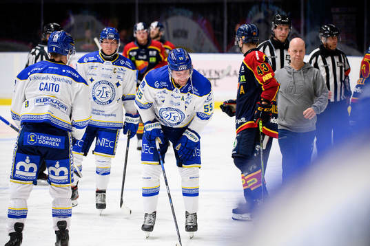 Leksands Jonas Ahnelöv lämnar isen