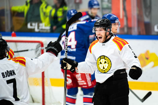 Brynäs Oscar Eklind jublar