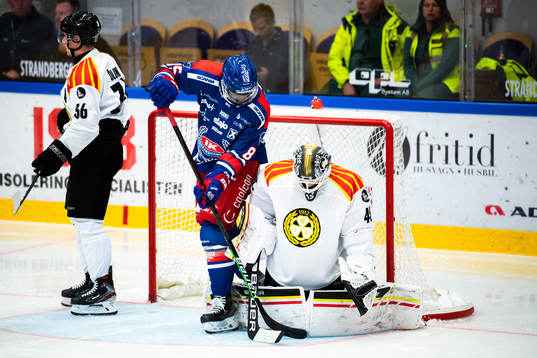 Oskarshamns Daniel Muzito  Bagenda och Brynäs målvakt