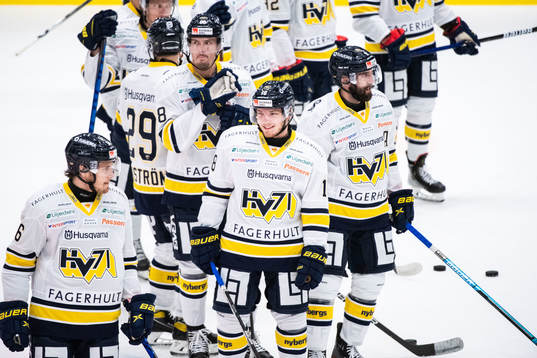 s Zion Nybeck innan ishockeymatchen i Hockeyallsvenskan