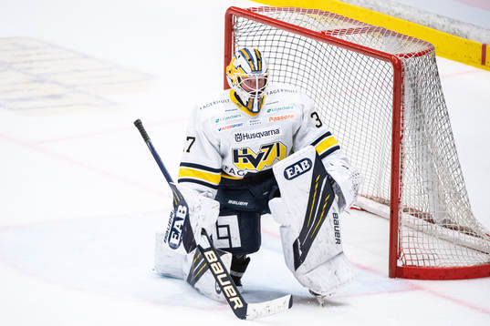 s målvakt Jonas Gunnarsson innan