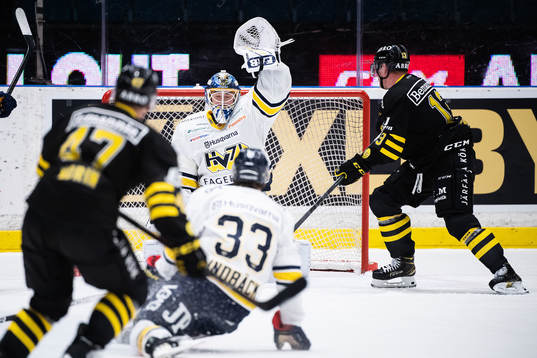 s målvakt Filip Larsson