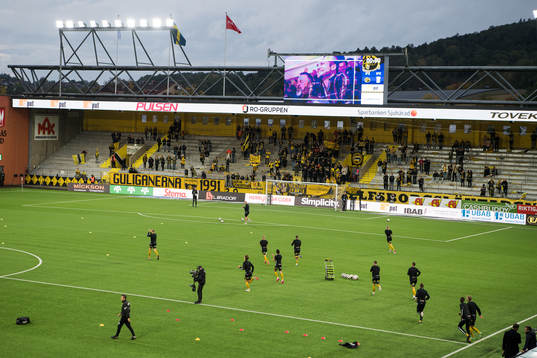Elfsborgs spelare kommer in på arenan