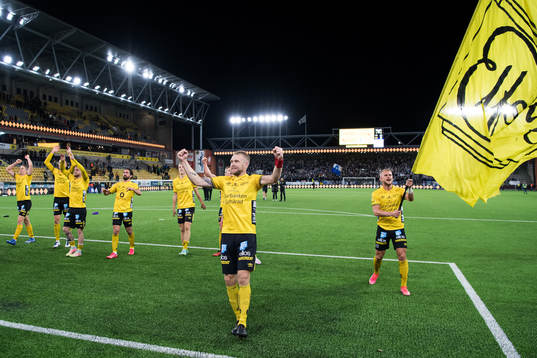 Elfsborgs Johan Larsson jublar