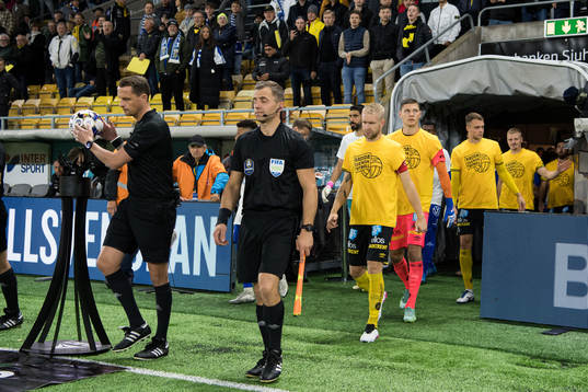 Elfsborgs spelare med Johan Larsson i spetsen iklädd