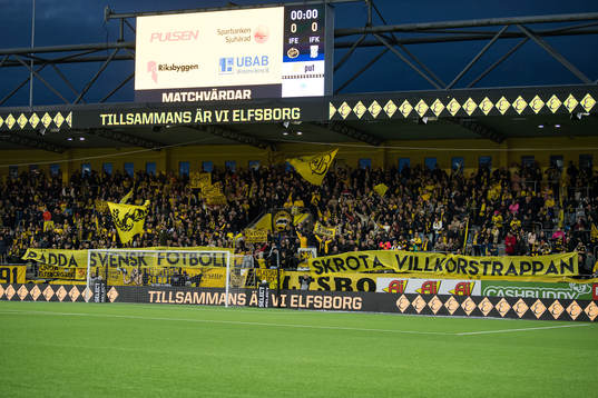 Elfsborgs supportrar med banderoll ”Rädda svensk
