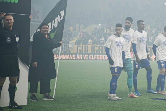 IFK Göteborgs Tobias Sana iklädd tröja med texten
