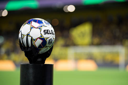Matchboll på ställning