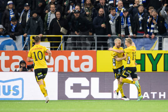 Elfsborgs Jeppe Møldrup Okkels jublar med Johan Larsson