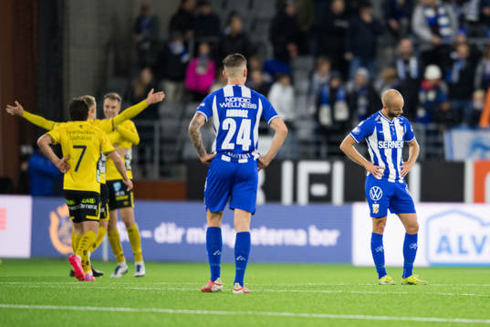 IFK Göteborgs Robin Söder och Filip Ambroz deppar